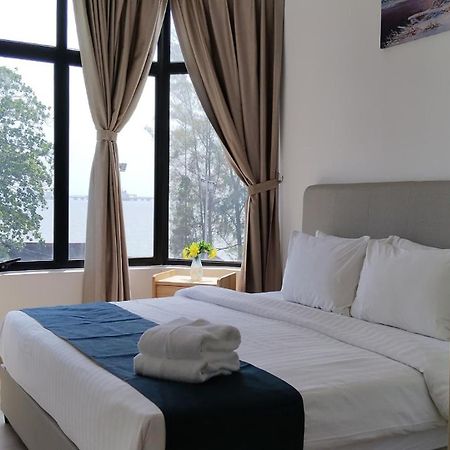 Mutiara Melaka Beach Resort - Islamic Compliance Only Tangga Batu Экстерьер фото